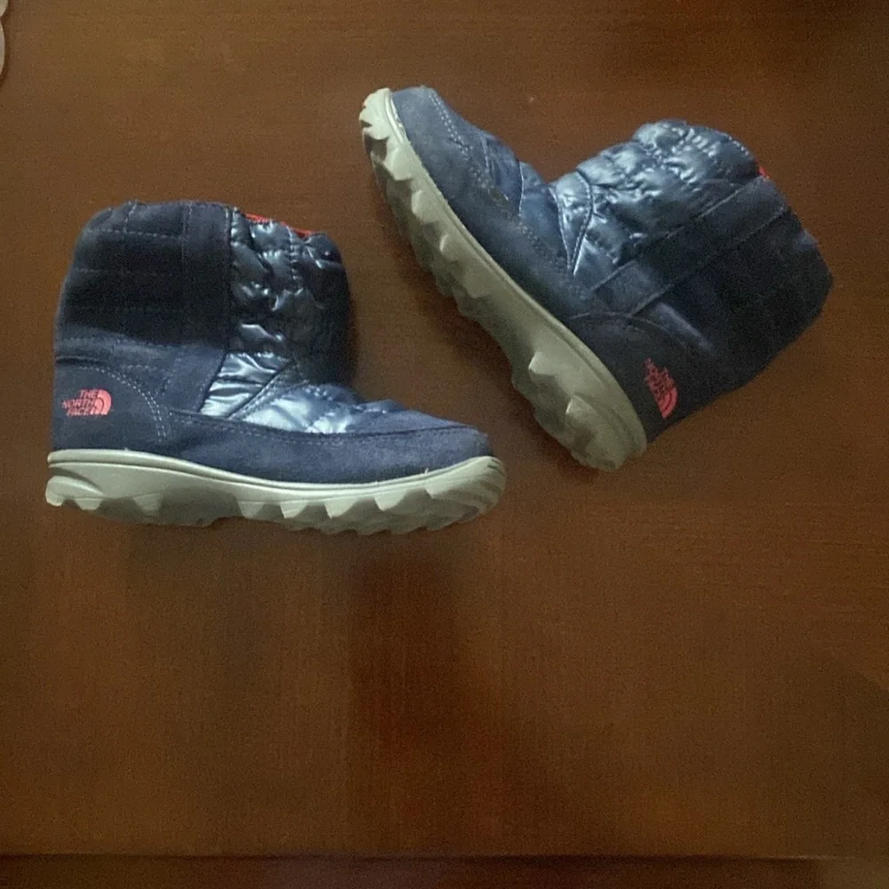 The North face blue boots  toddler size 8